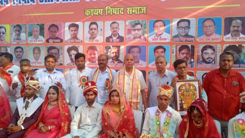All-caste mass marriage ceremony of 22 couples was conducted by Kashyap Nishad Tribal Welfare Committee at Panki Hanuman Temple.