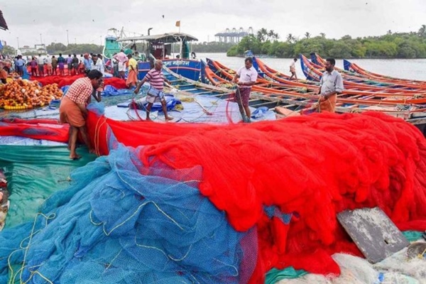 केरल में आज रात से 52 दिनों का मछली पकड़ने का प्रतिबंध लागू