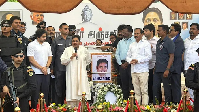 बीएसपी प्रमुख मायावती ने तमिलनाडु में पार्टी के राज्य अध्यक्ष के. आर्मस्ट्रॉन्ग की हत्या के मामले में सीबीआई जांच की मांग की